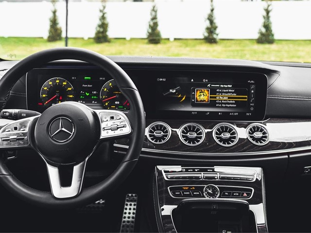 ¡Controle las puertas y ventanas de su Mercedes desde una app!