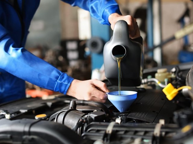 ¿Cómo saber si mi coche necesita un cambio de aceite?