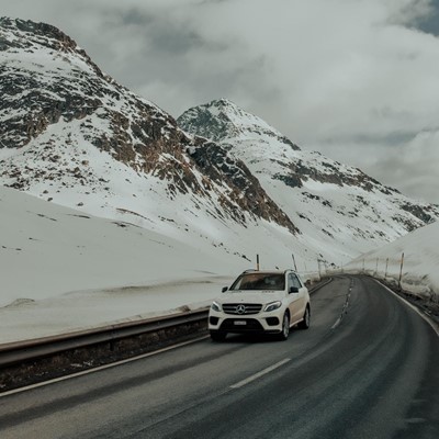 ¡Conduce seguro gracias a los neumáticos de invierno Mercedes-Benz!