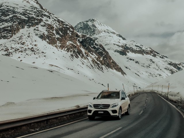 ¡Conduce seguro gracias a los neumáticos de invierno Mercedes-Benz!