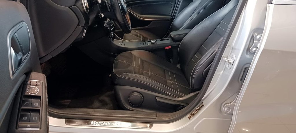 Foto 19 Mercedes A 180 CDI BlueEFFICIENCY Urban 7G-DCT