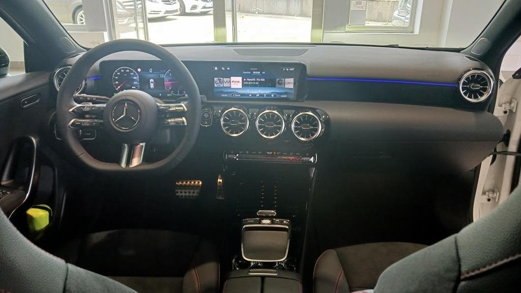 Foto 15 Mercedes A 200 d AMG Advanced Plus 