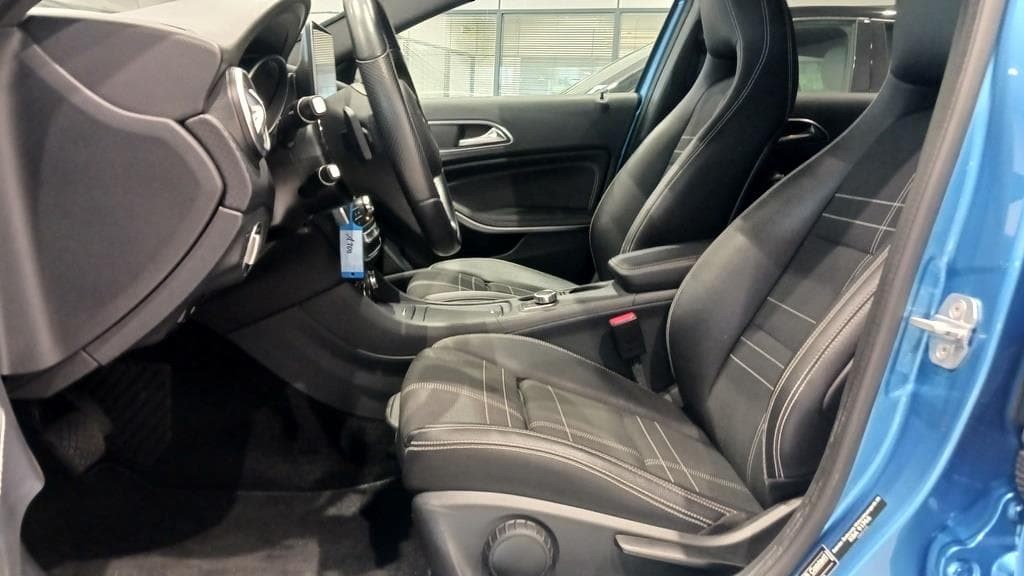 Foto 24 Mercedes A 200 d Urban Aut.