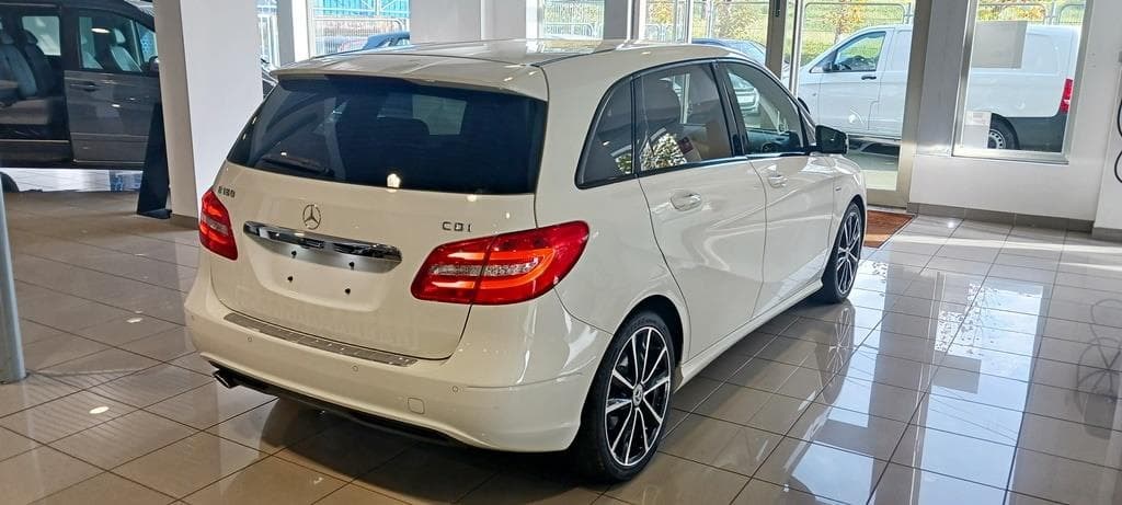 Foto 3 Mercedes B 180 CDI BE Sport