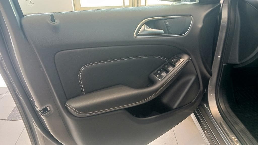 Foto 16 Mercedes B 200 d Urban Aut.