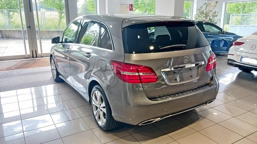 Foto 6 Mercedes B 200 d Urban Aut.