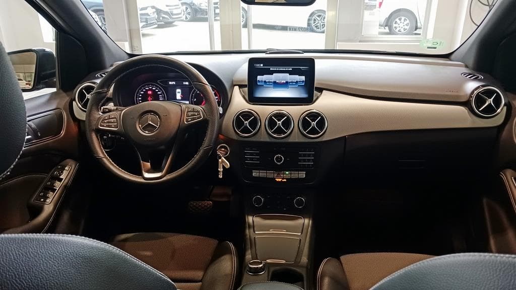 Foto 13 Mercedes B 200 d Urban Aut.