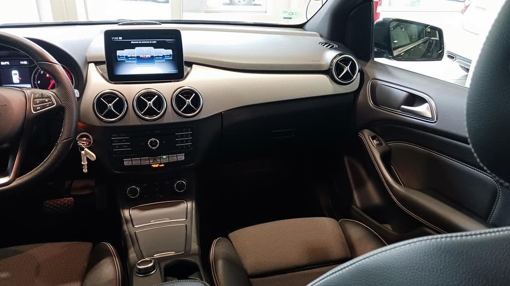 Foto 14 Mercedes B 200 d Urban Aut.