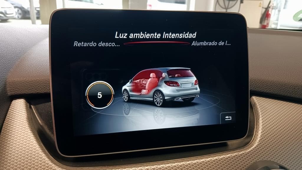 Foto 31 Mercedes B 200 d Urban Aut.