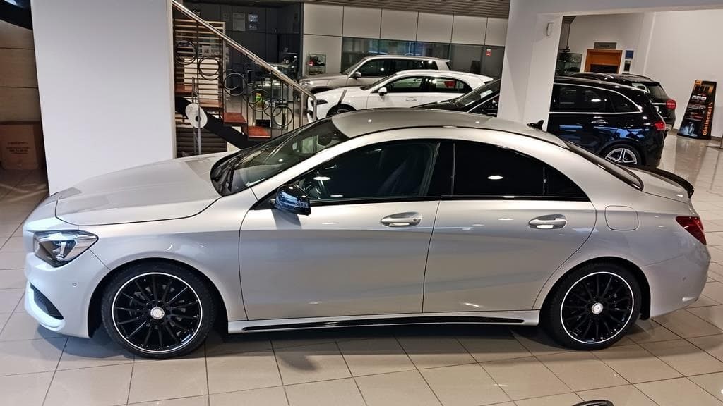 Foto 10 Mercedes CLA 200 d Coupé AMG Aut.