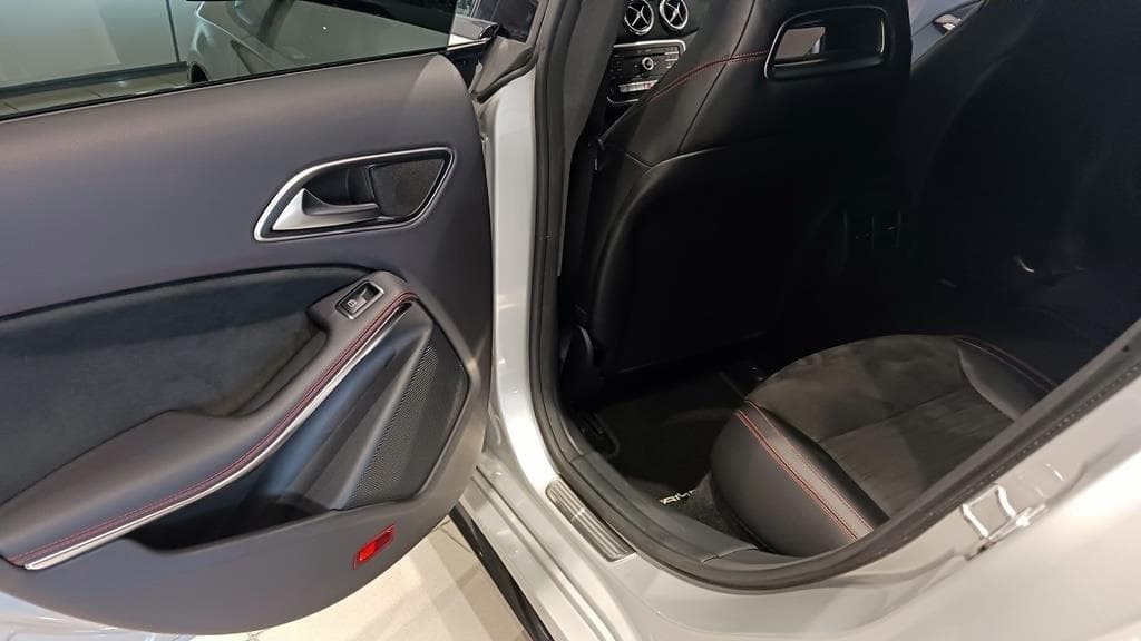 Foto 12 Mercedes CLA 200 d Coupé AMG Aut.