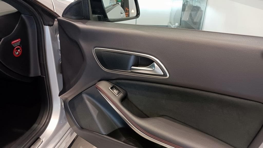 Foto 15 Mercedes CLA 200 d Coupé AMG Aut.