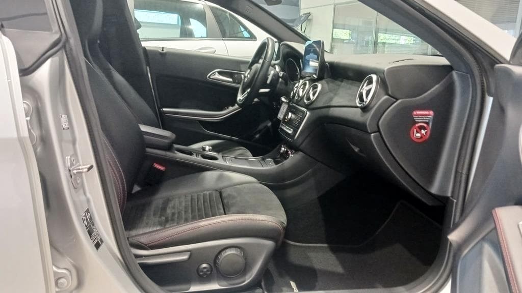 Foto 16 Mercedes CLA 200 d Coupé AMG Aut.