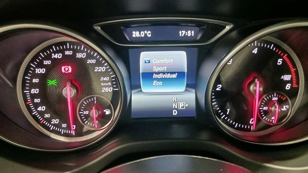 Foto 29 Mercedes CLA 200 d Coupé AMG Aut.