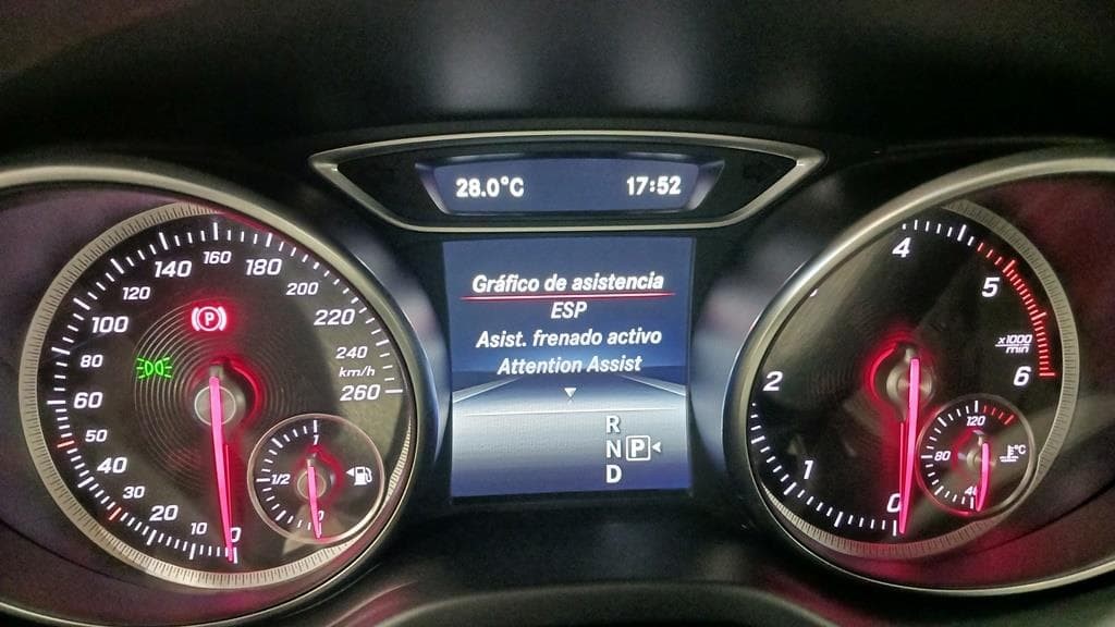 Foto 30 Mercedes CLA 200 d Coupé AMG Aut.