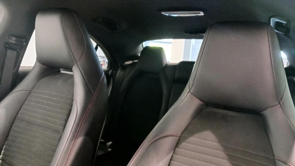 Foto 35 Mercedes CLA 200 d Coupé AMG Aut.