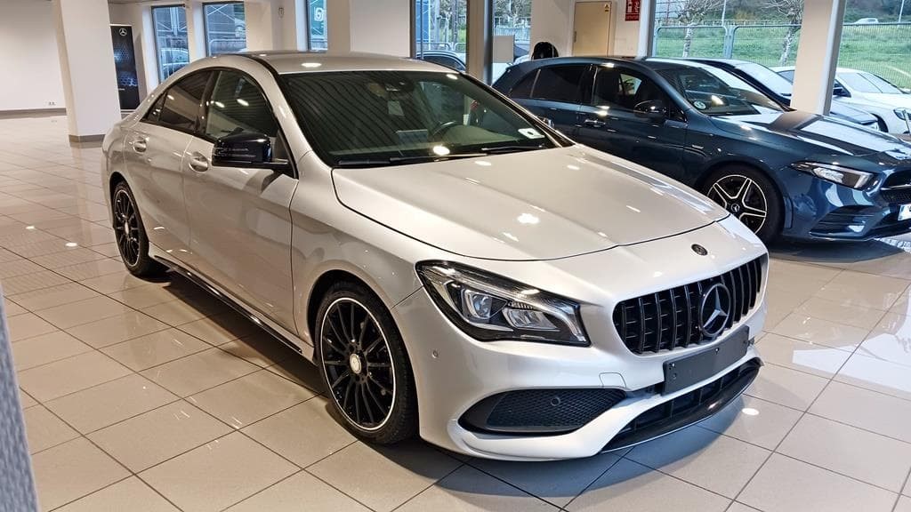 Foto 3 Mercedes CLA 200 d Coupé AMG Aut.