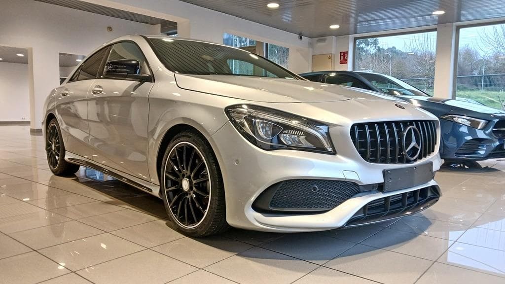 Foto 4 Mercedes CLA 200 d Coupé AMG Aut.