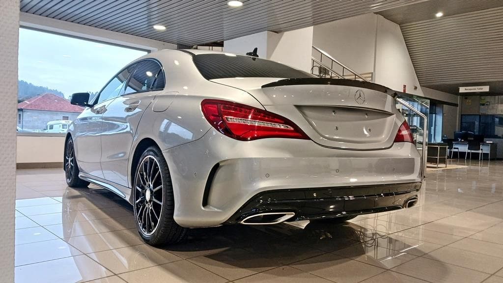Foto 8 Mercedes CLA 200 d Coupé AMG Aut.