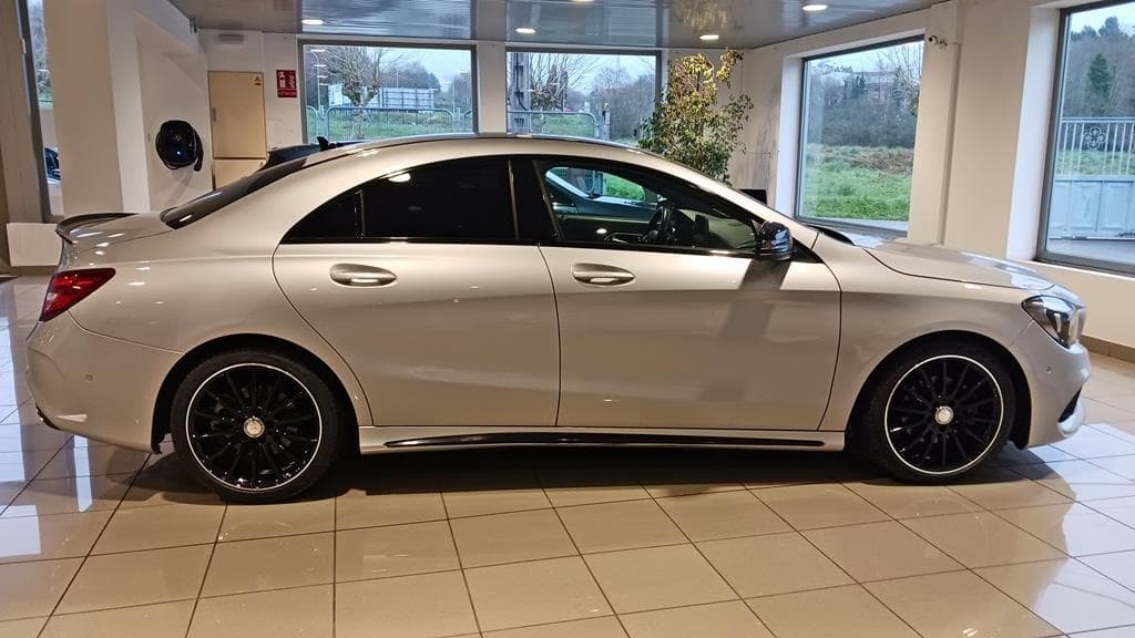 Foto 9 Mercedes CLA 200 d Coupé AMG Aut.