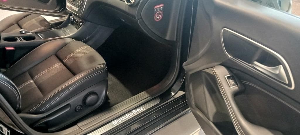 Foto 10 Mercedes CLA 220 d Urban Aut.