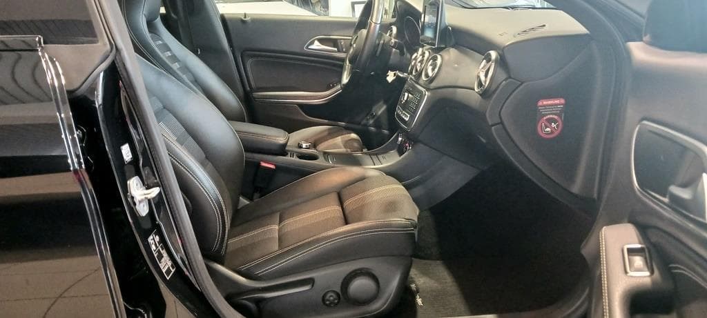 Foto 11 Mercedes CLA 220 d Urban Aut.