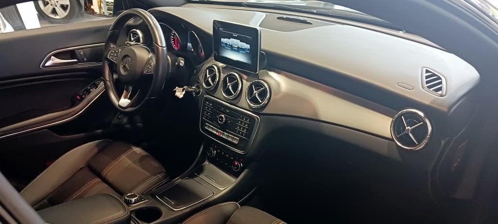 Foto 12 Mercedes CLA 220 d Urban Aut.