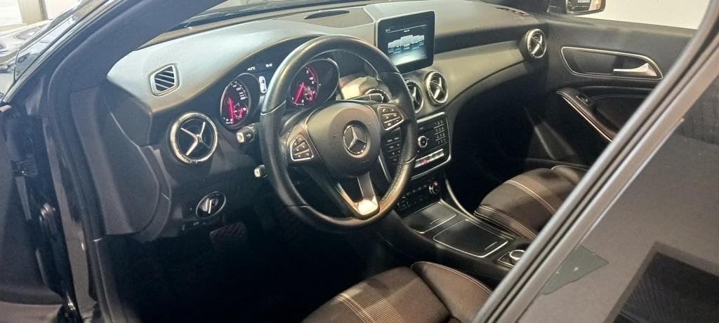 Foto 16 Mercedes CLA 220 d Urban Aut.