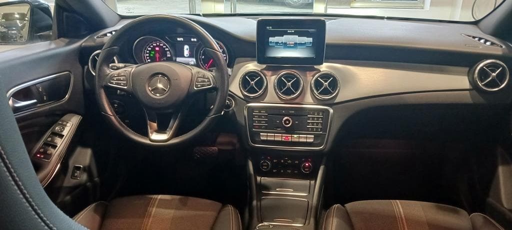 Foto 17 Mercedes CLA 220 d Urban Aut.