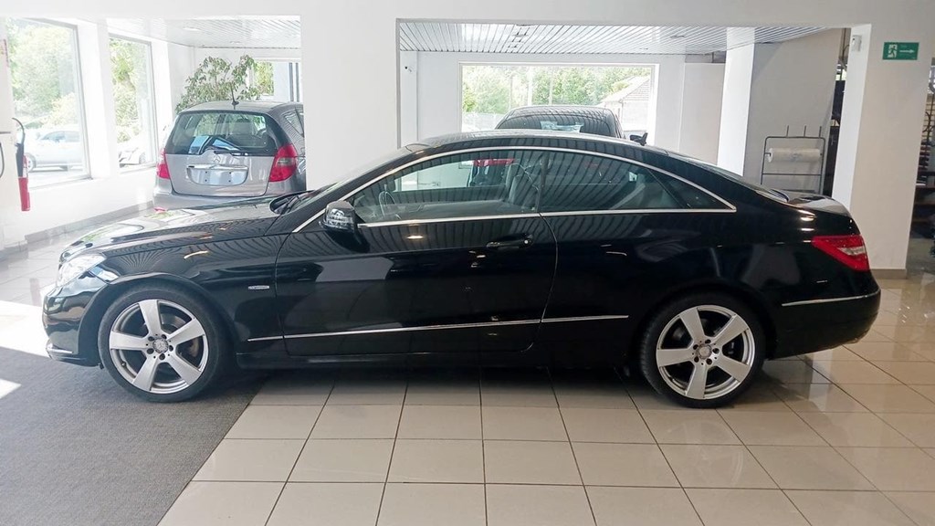 Foto 10 Mercedes E 220 CDI BlueEFFICIENCY Coupé