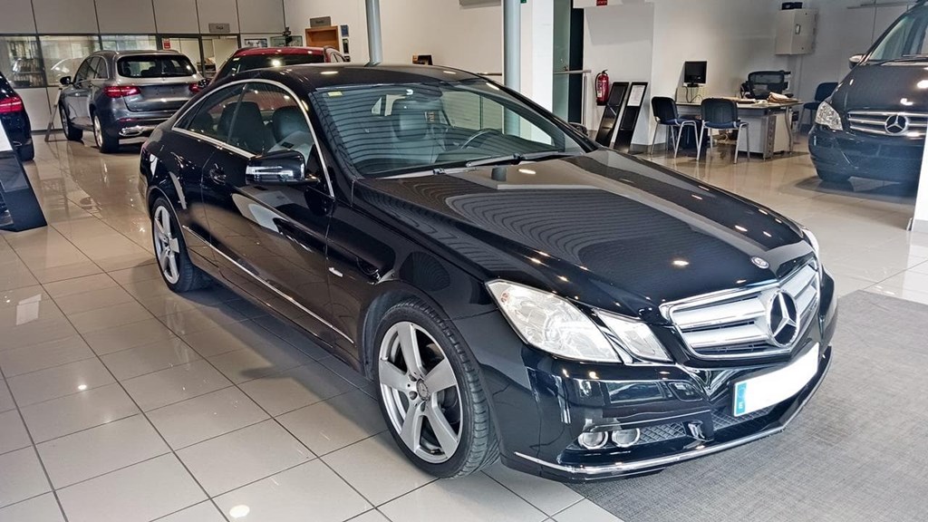 Foto 3 Mercedes E 220 CDI BlueEFFICIENCY Coupé