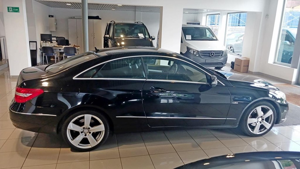 Foto 9 Mercedes E 220 CDI BlueEFFICIENCY Coupé