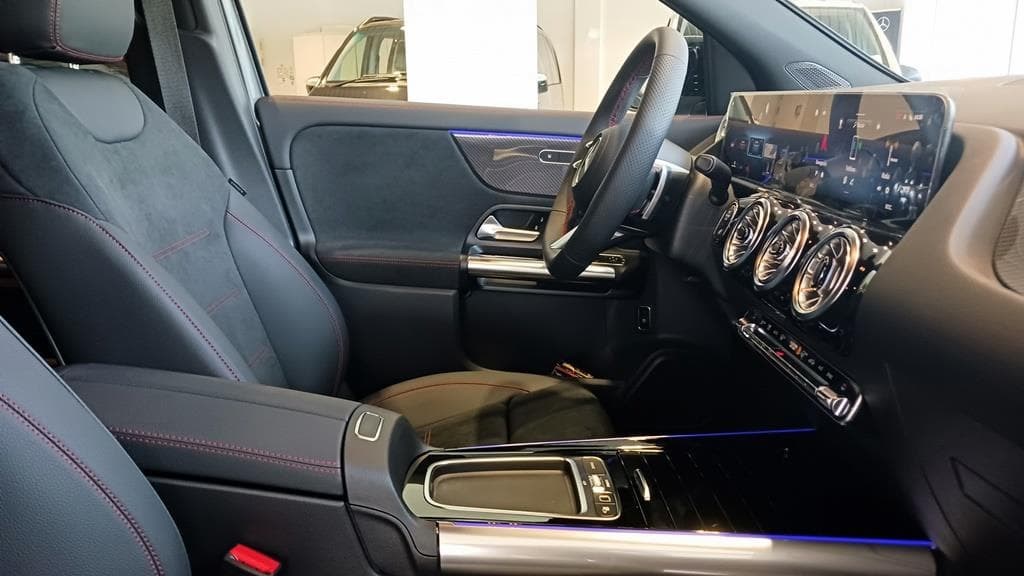 Foto 10 Mercedes GLA 200 AMG Advanced Plus 7G-DCT