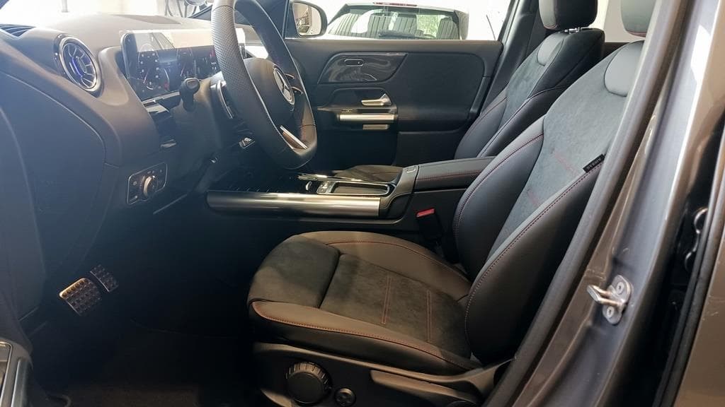 Foto 15 Mercedes GLA 200 AMG Advanced Plus 7G-DCT