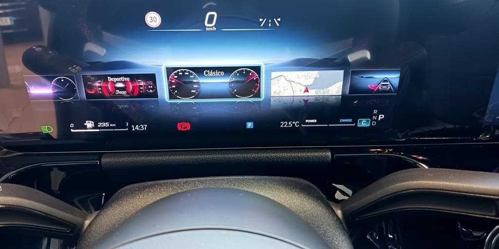 Foto 21 Mercedes GLA 200 AMG Advanced Plus 7G-DCT