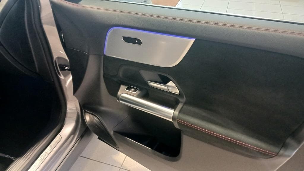 Foto 11 Mercedes GLA 200 d AMG 8G-DCT