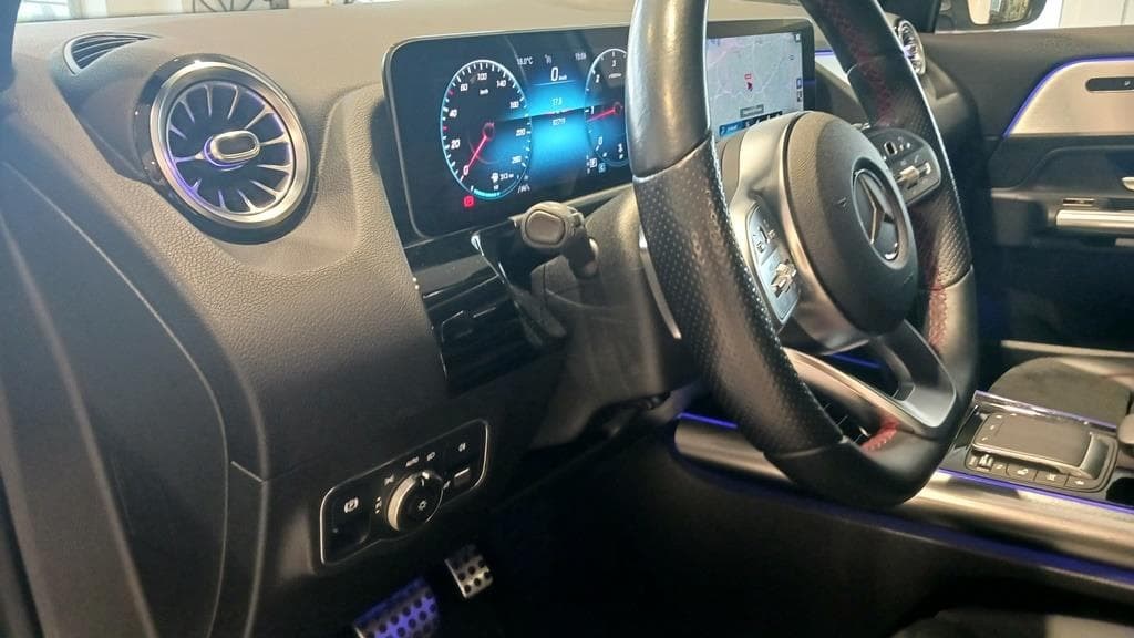 Foto 21 Mercedes GLA 200 d AMG 8G-DCT