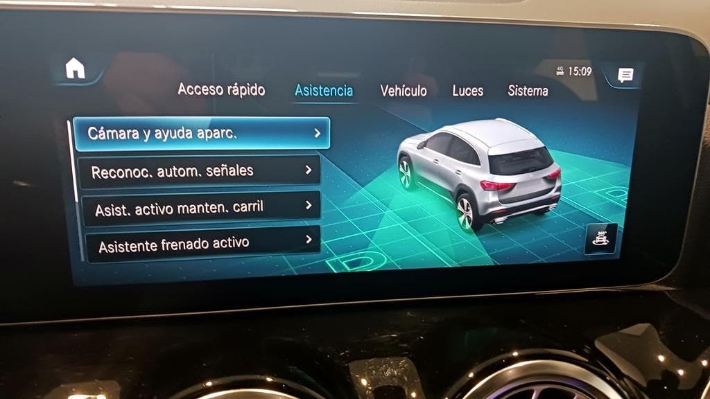 Foto 32 Mercedes GLA 200 d AMG 8G-DCT