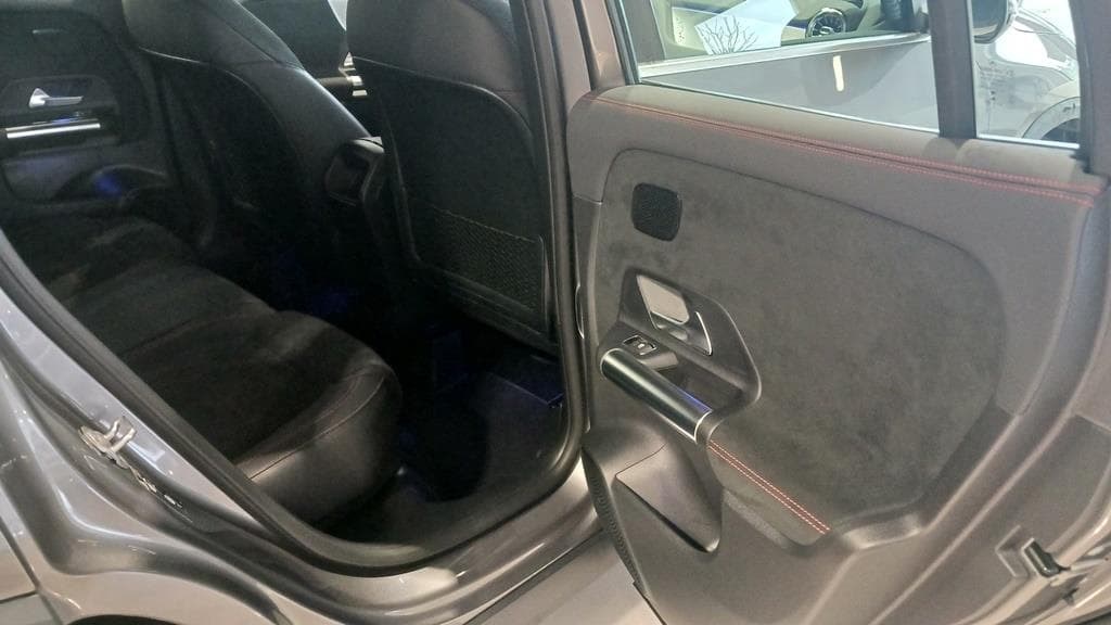 Foto 36 Mercedes GLA 200 d AMG 8G-DCT