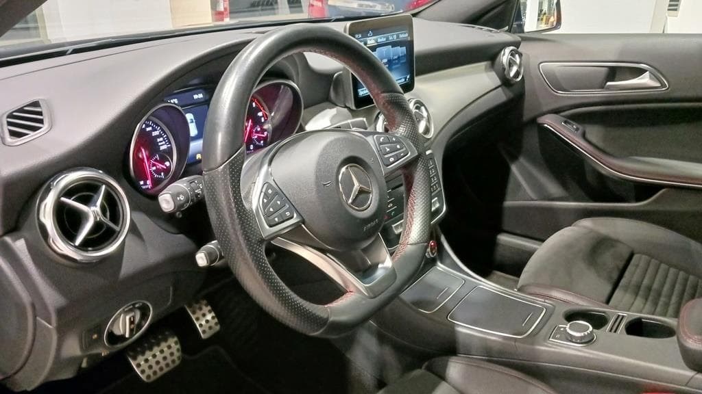 Foto 24 Mercedes GLA 200 d  AMG Aut.