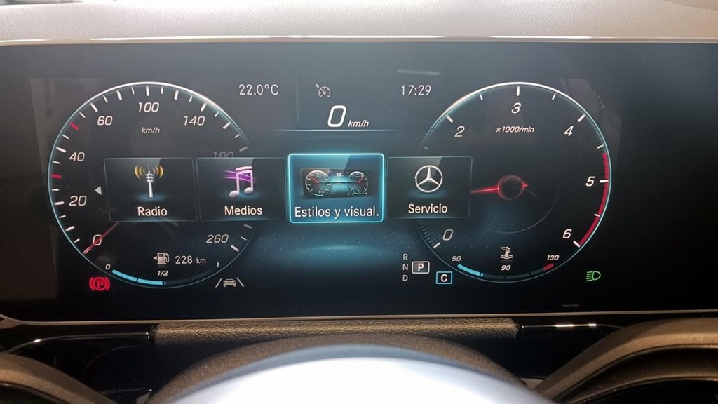 Foto 38 Mercedes GLA 200 d AMG Premium 8G-DCT
