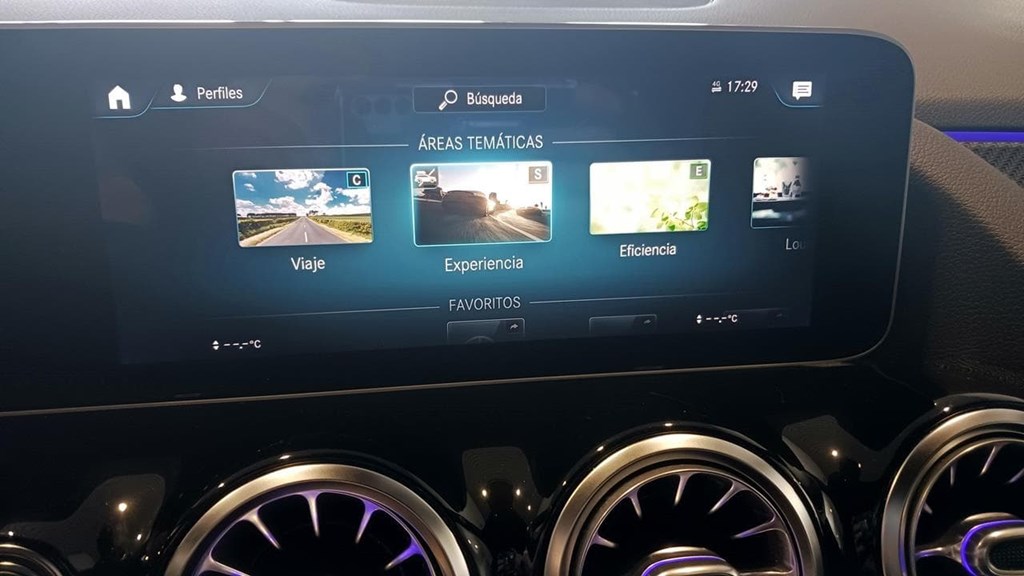 Foto 47 Mercedes GLA 200 d AMG Premium 8G-DCT