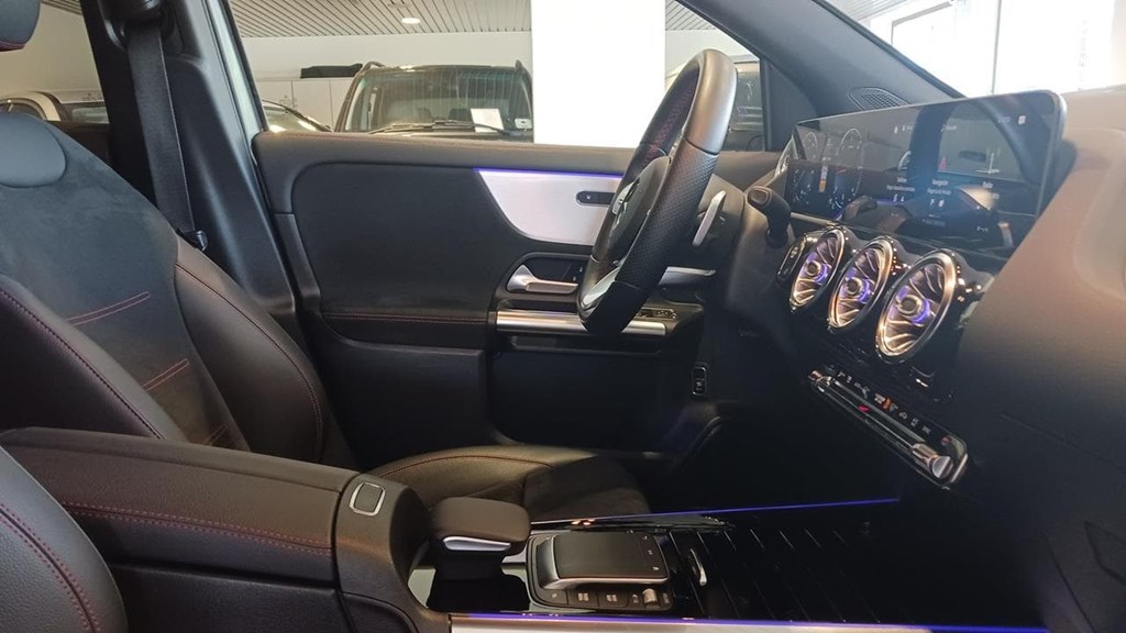 Foto 35 Mercedes GLA 200 d AMG Premium 8G-DCT