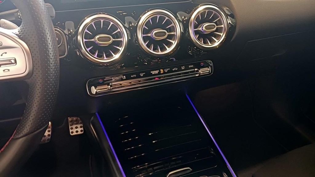 Foto 41 Mercedes GLA 200 d AMG Premium 8G-DCT