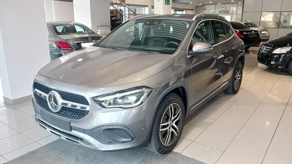 Foto 1 Mercedes GLA 200 d Progressive 8G-DCT