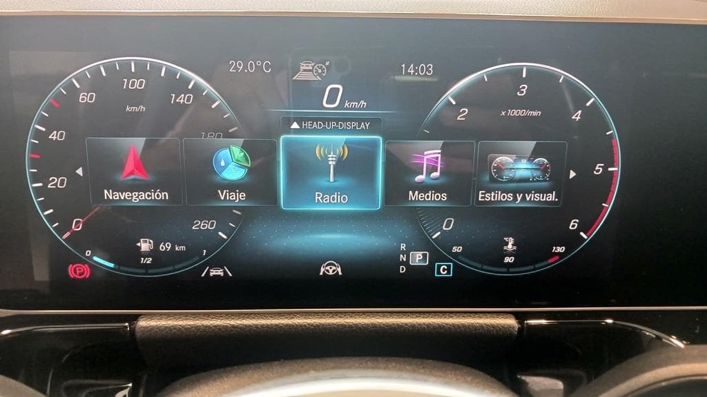 Foto 31 Mercedes GLA 200 d Progressive 8G-DCT