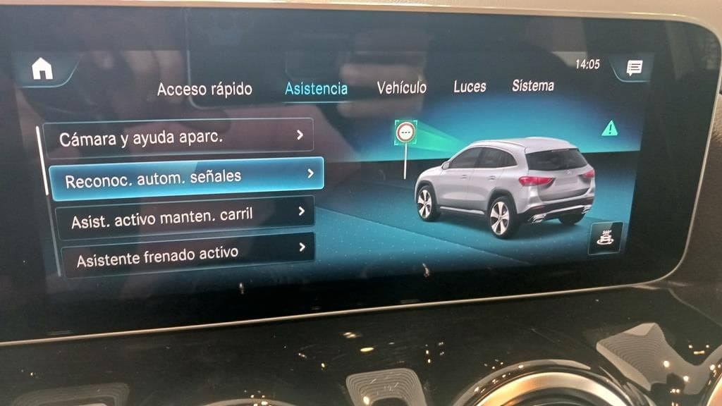 Foto 36 Mercedes GLA 200 d Progressive 8G-DCT