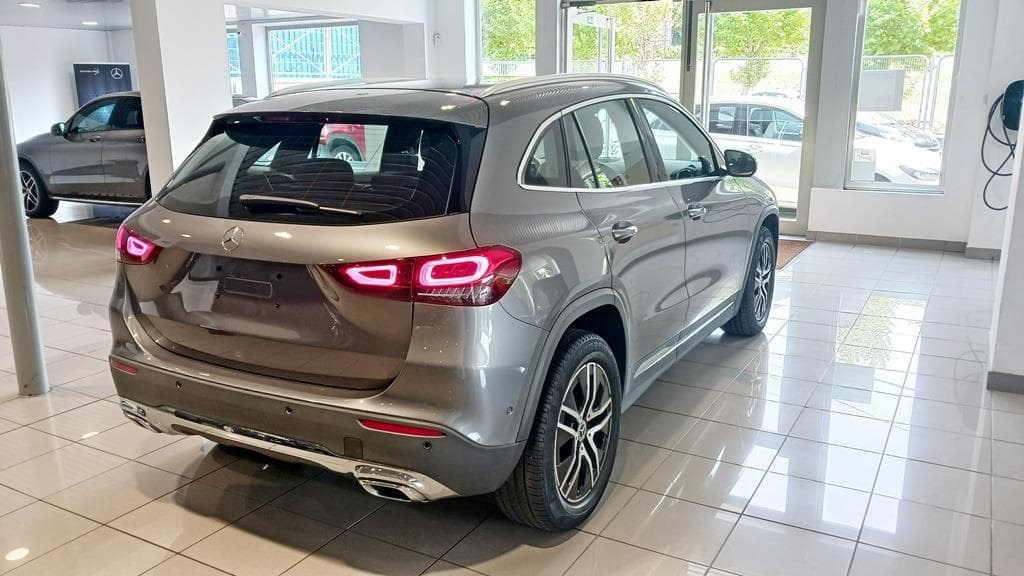 Foto 5 Mercedes GLA 200 d Progressive 8G-DCT