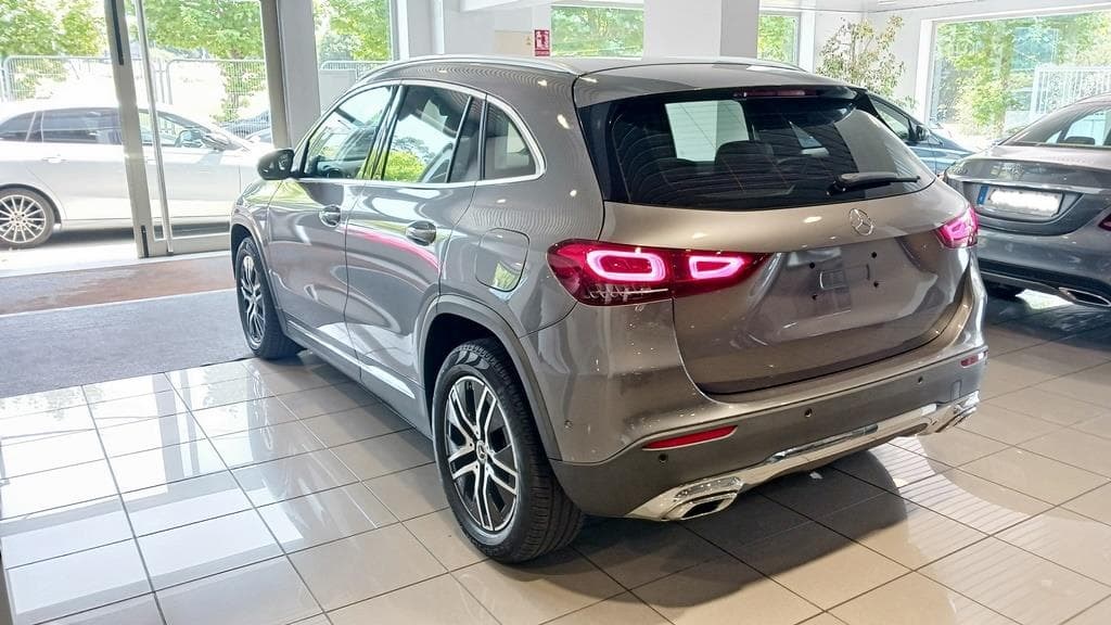Foto 7 Mercedes GLA 200 d Progressive 8G-DCT