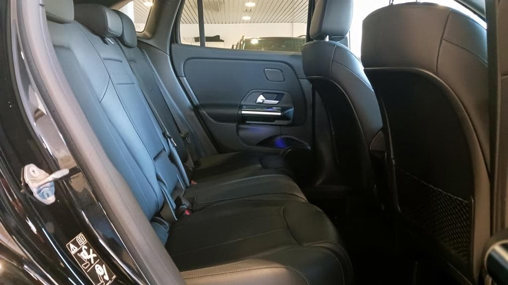 Foto 23 Mercedes GLA 200 d Progressive 8G-DCT